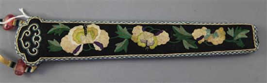 A Chinese embroidered silk fan case, early 20th century, 30.5cm
